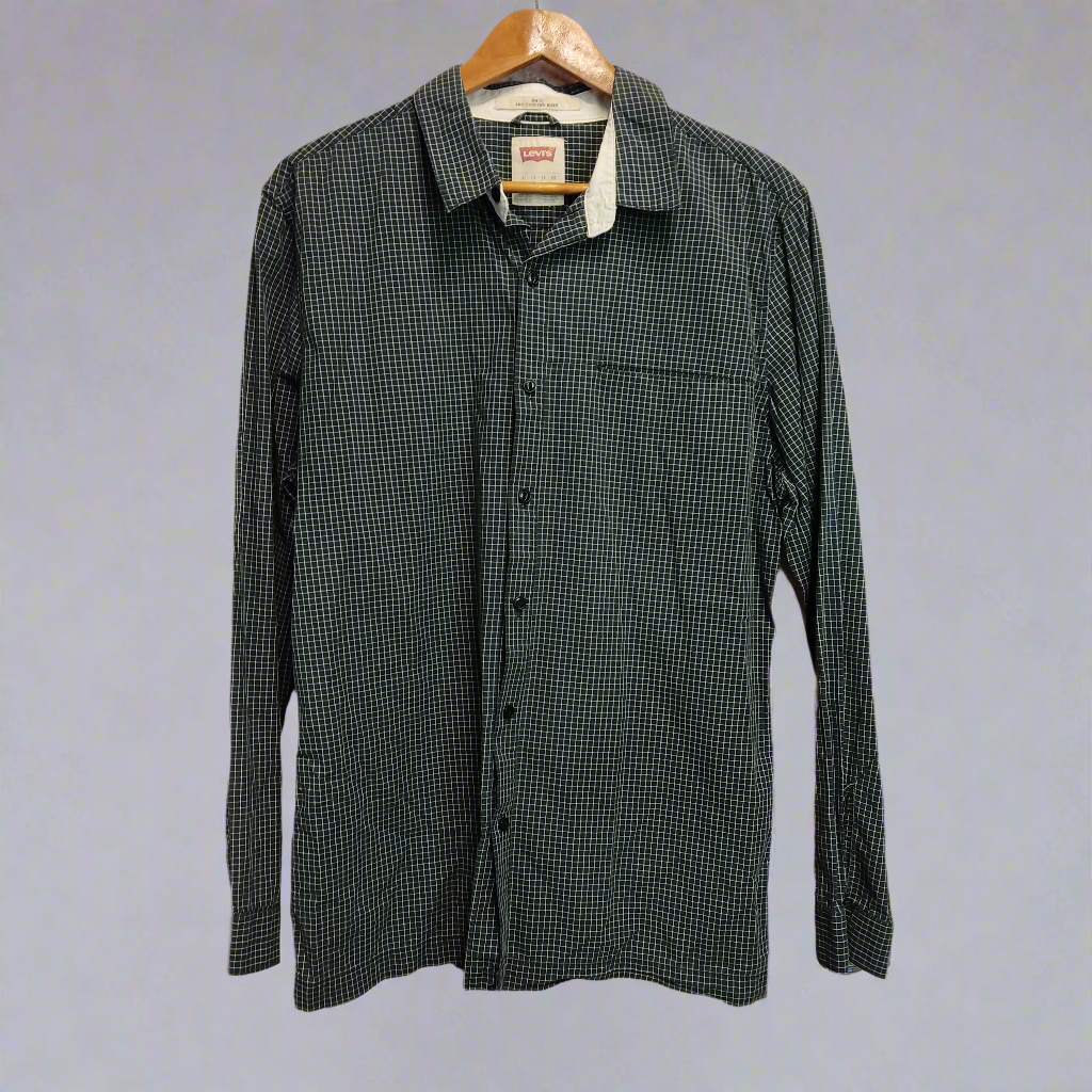 levis black shirt