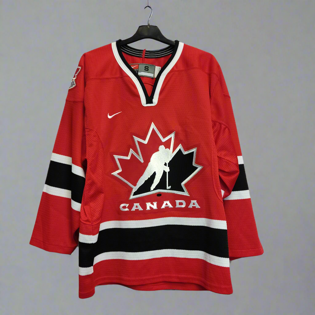 canada red long sleeve shirt